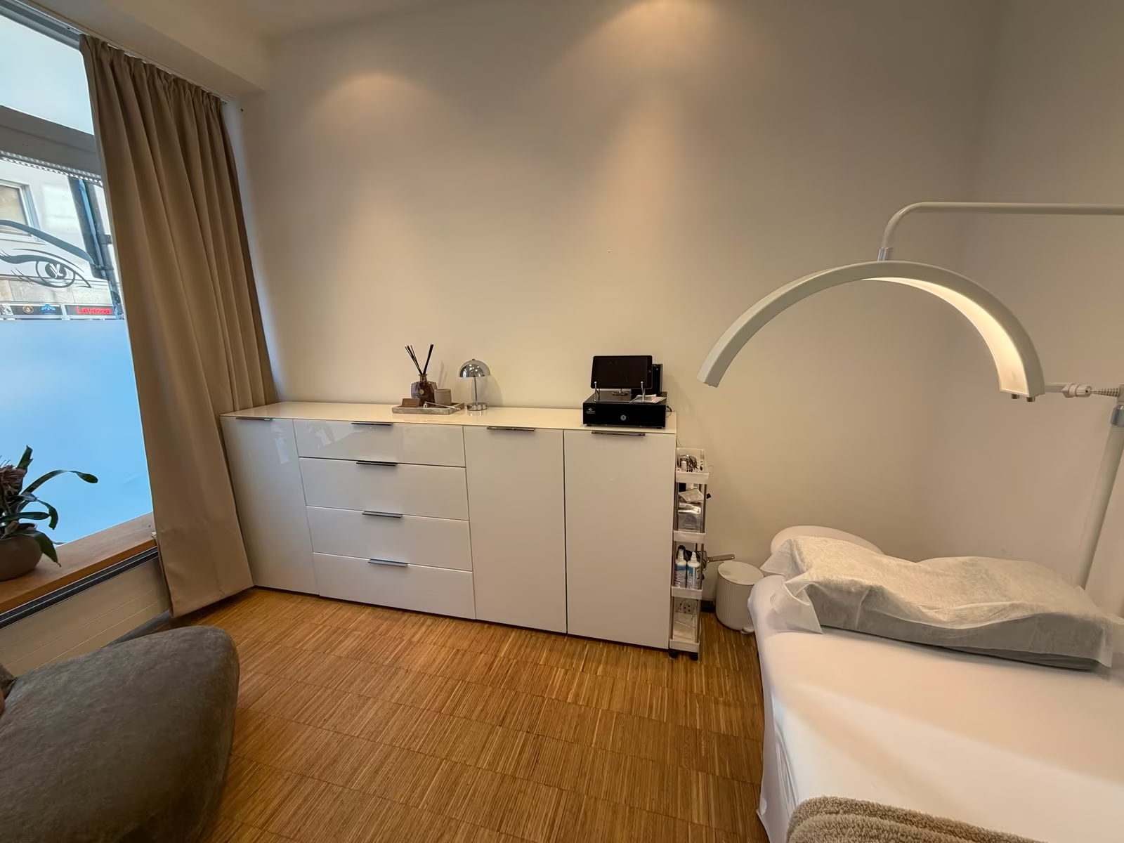 YKM Beauty Studio Impression